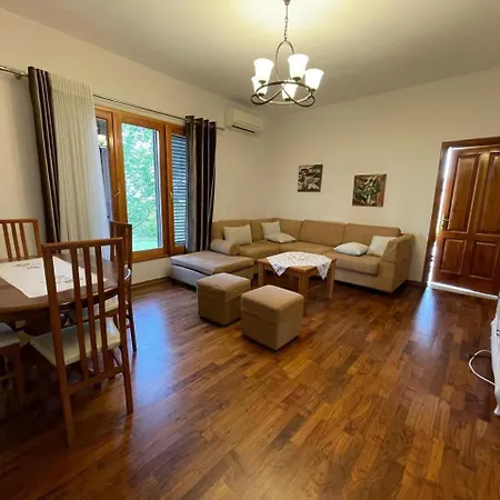Brahja, Guest house Tirana